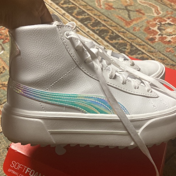 All white Girls Puma high top platform sneaker - Picture 4 of 4